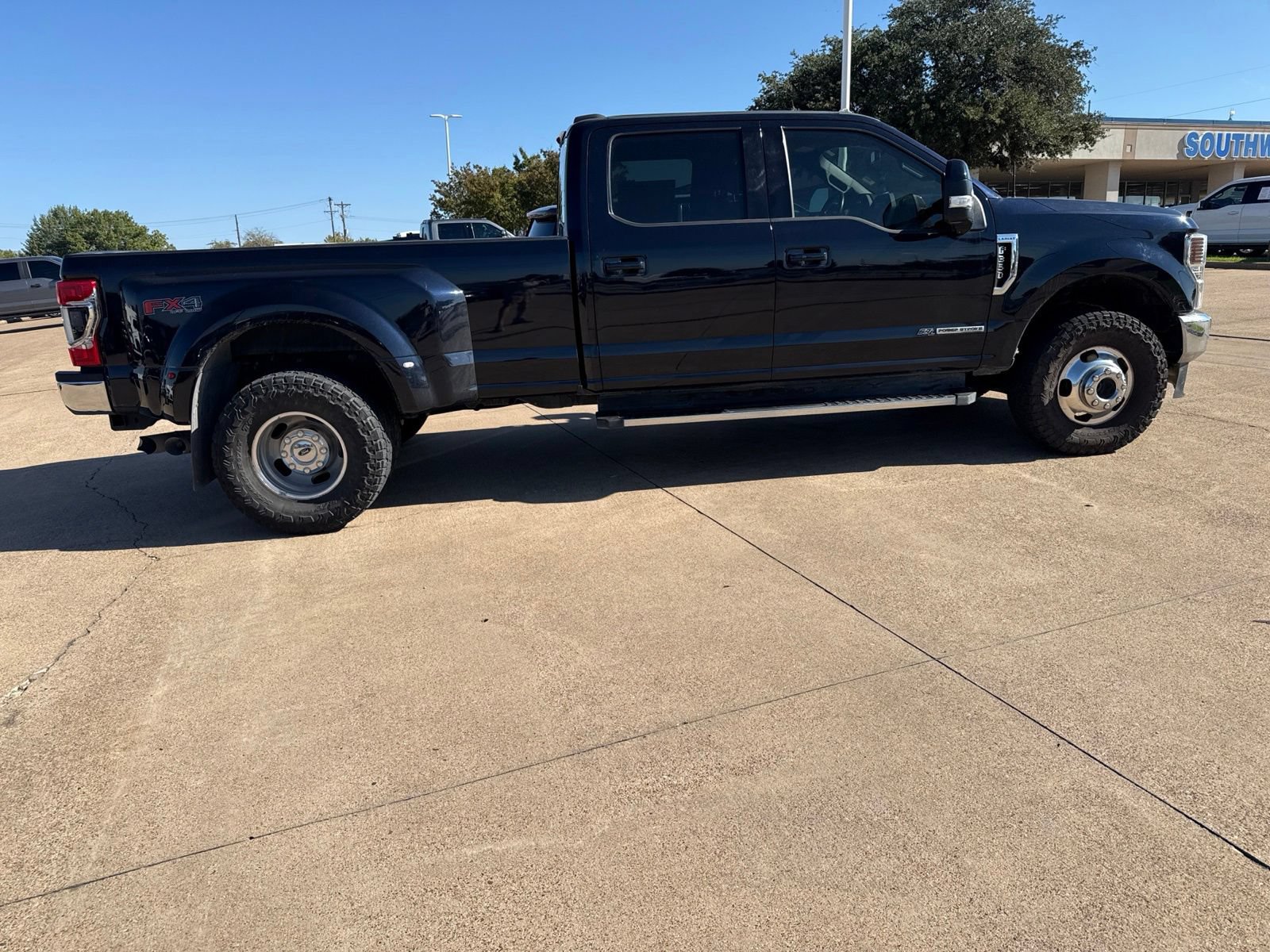Used 2022 Ford F350 Lariat w/ Lariat Ultimate Package AWD/4WD image 8