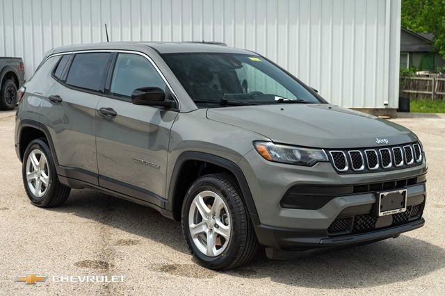 Used 2023 Jeep Compass Sport AWD/4WD image 3