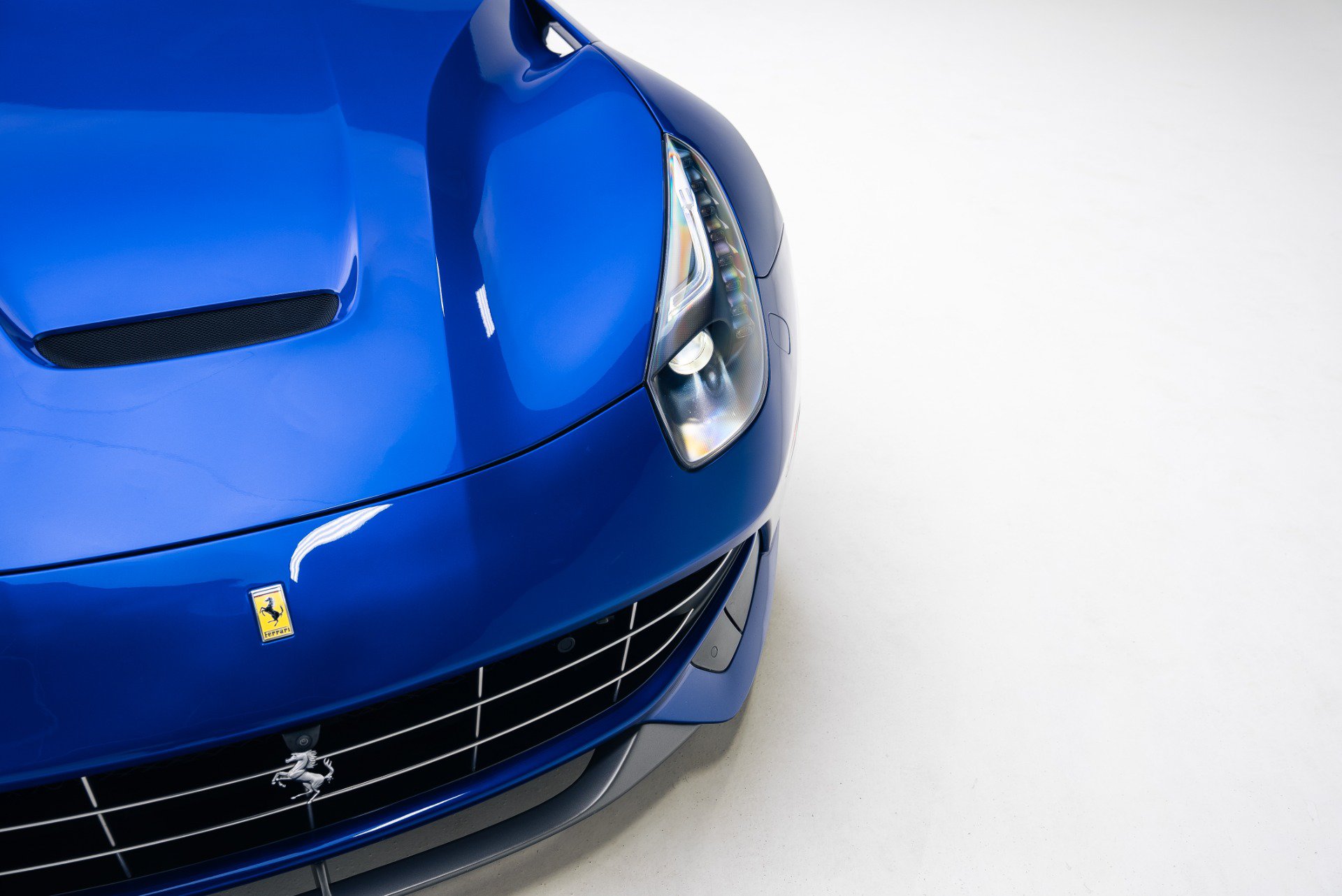 Used 2016 Ferrari F12 Berlinetta RWD image 8