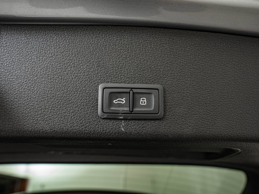 Used 2021 Audi e-tron Premium w/ Convenience Plus Package AWD/4WD image 37