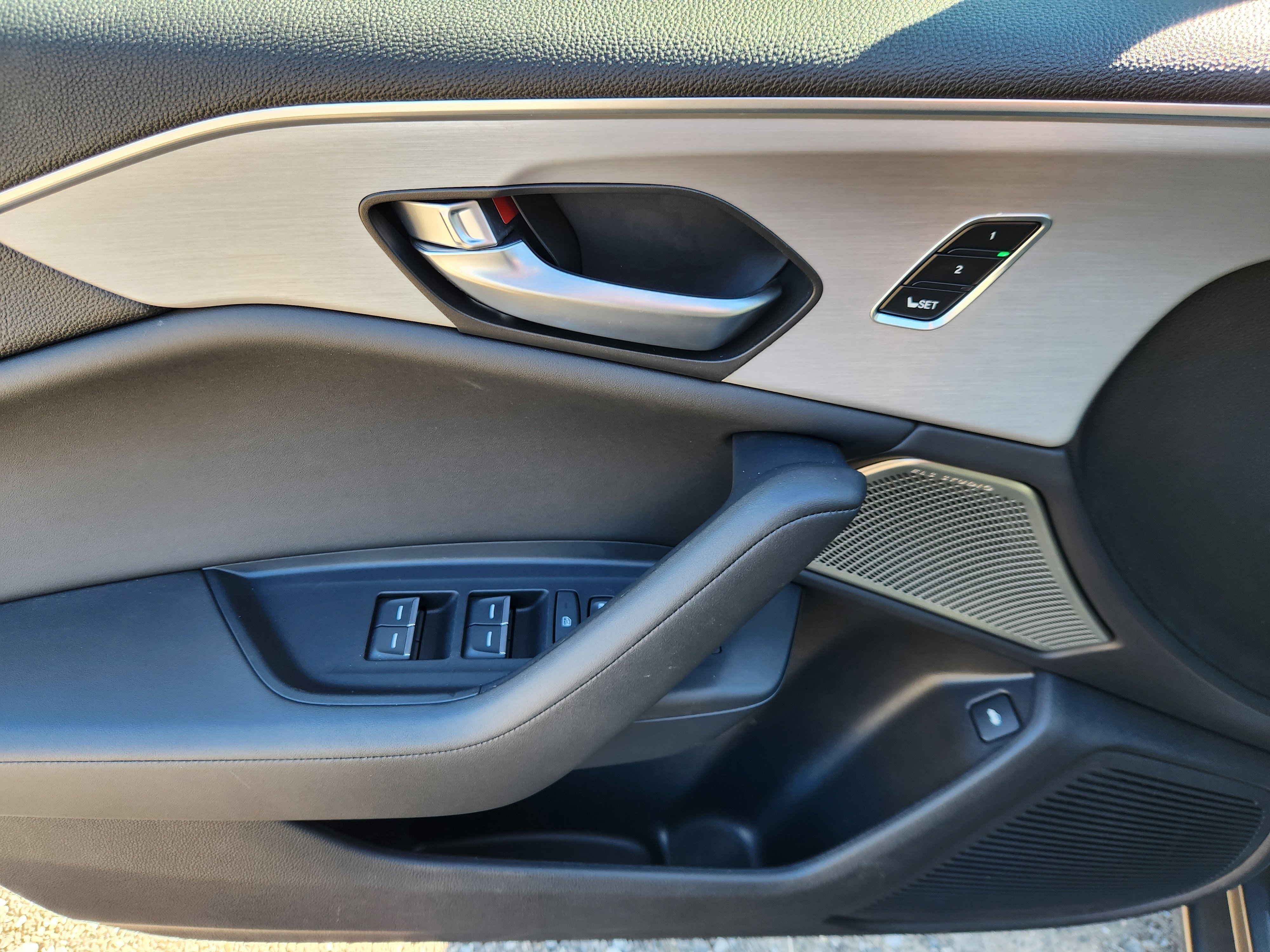 Certified 2025 Acura TLX w/ Technology Package image 18