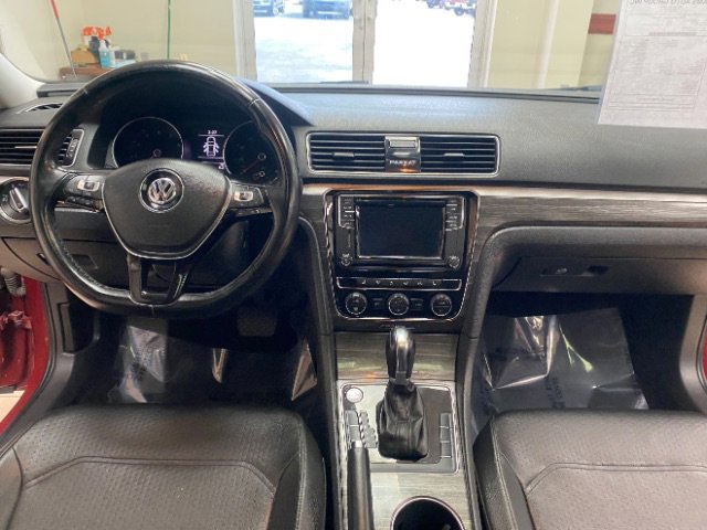 Used 2018 Volkswagen Passat 2.0T SE image 23
