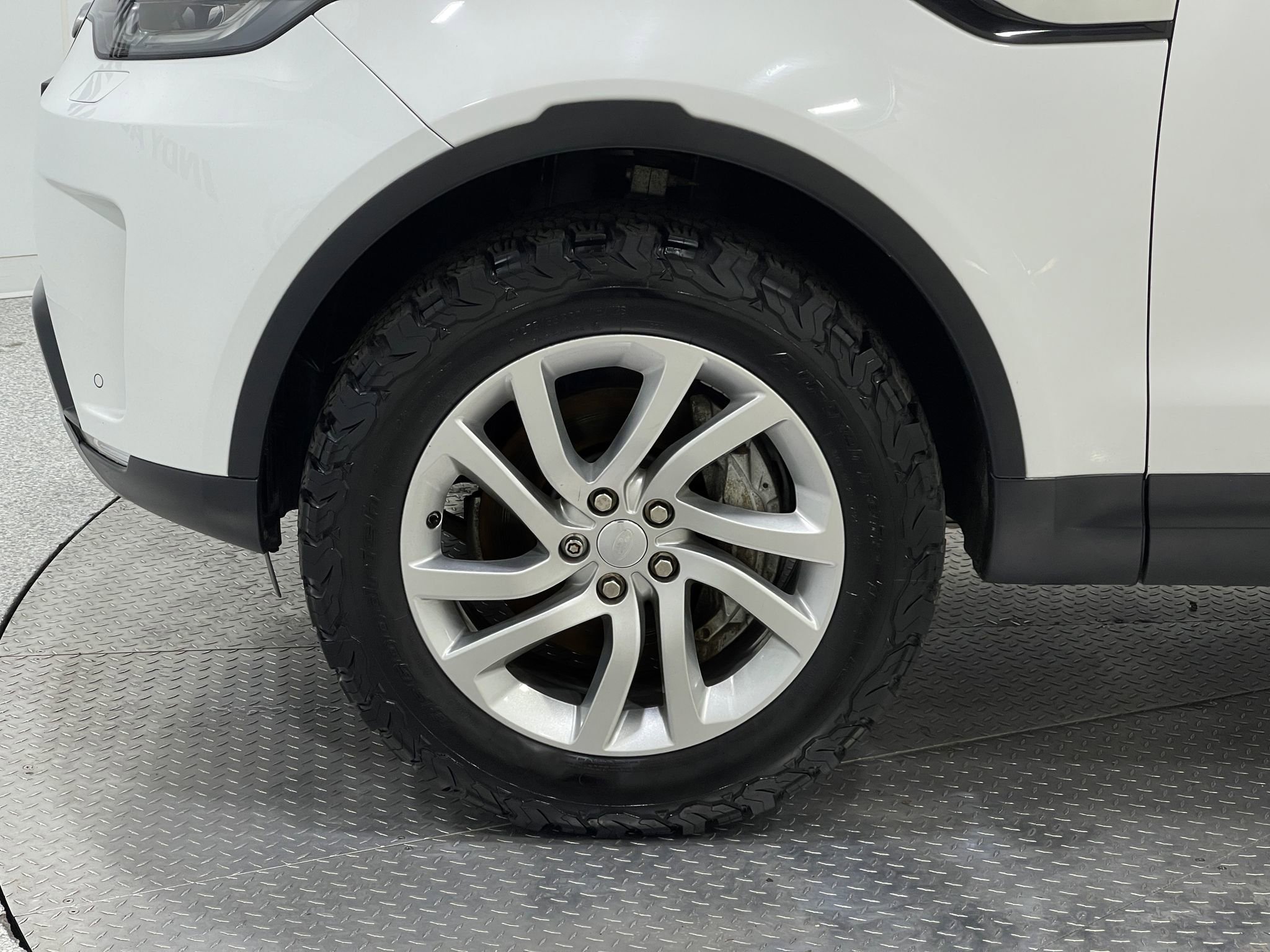 Used 2018 Land Rover Discovery HSE image 35