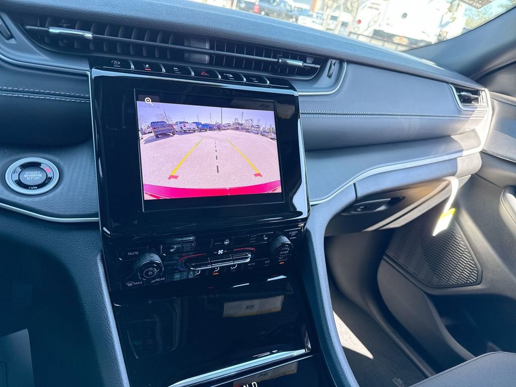 New 2026 Jeep Grand Cherokee L Laredo image 22