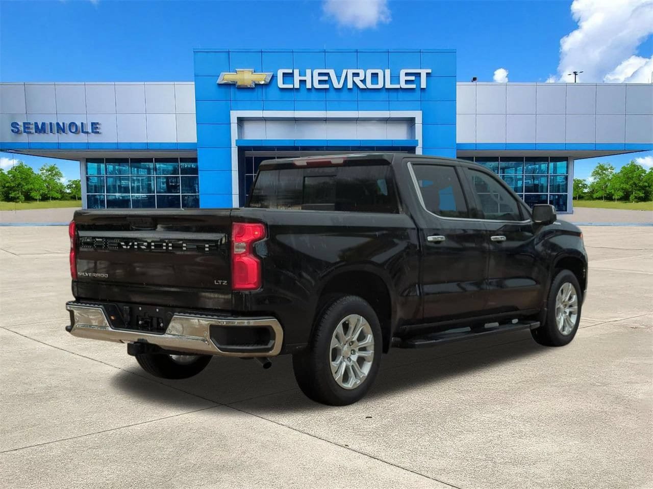 Certified 2024 Chevrolet Silverado 1500 LTZ w/ LTZ Convenience Package II RWD image 4