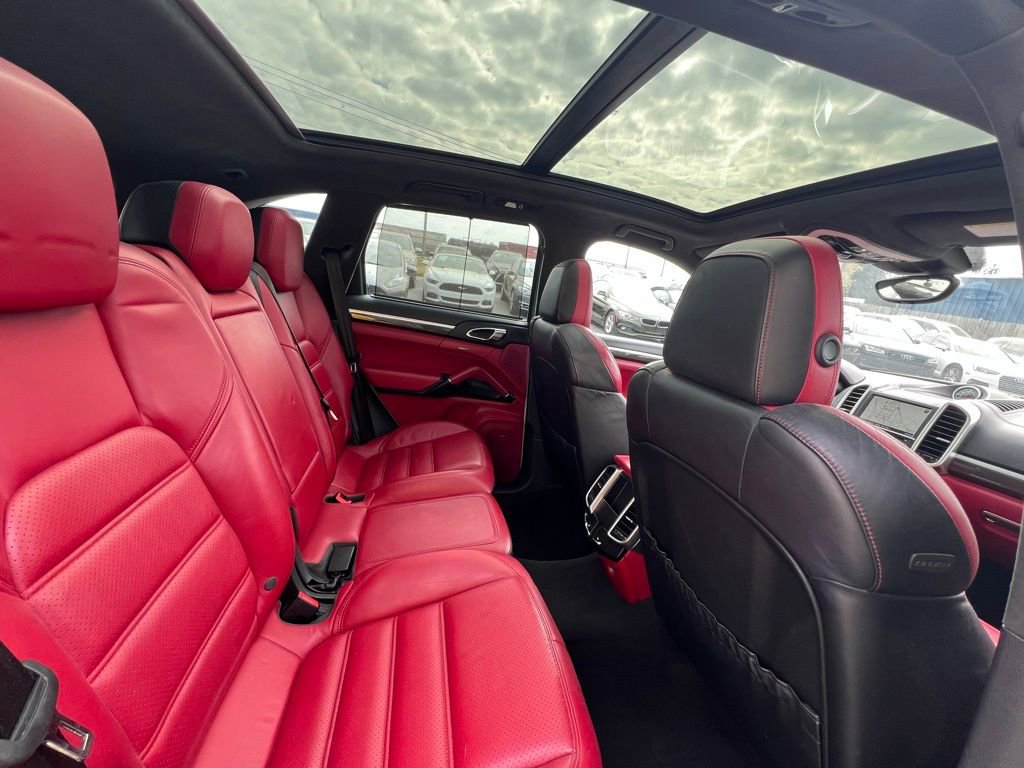 Used 2015 Porsche Cayenne Turbo image 14