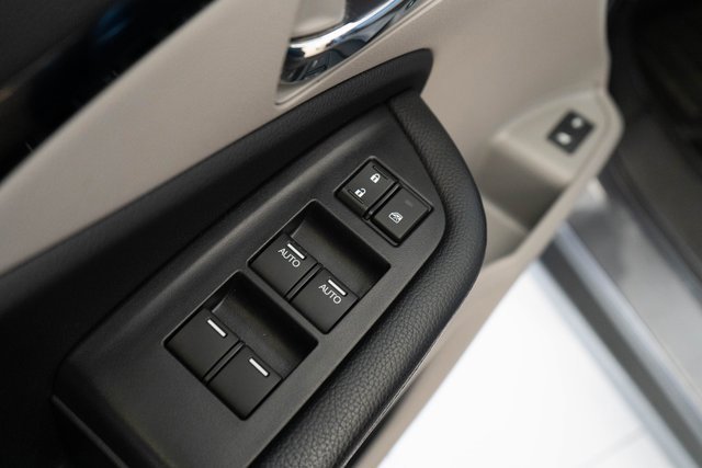 Used 2019 Honda Pilot Touring image 16