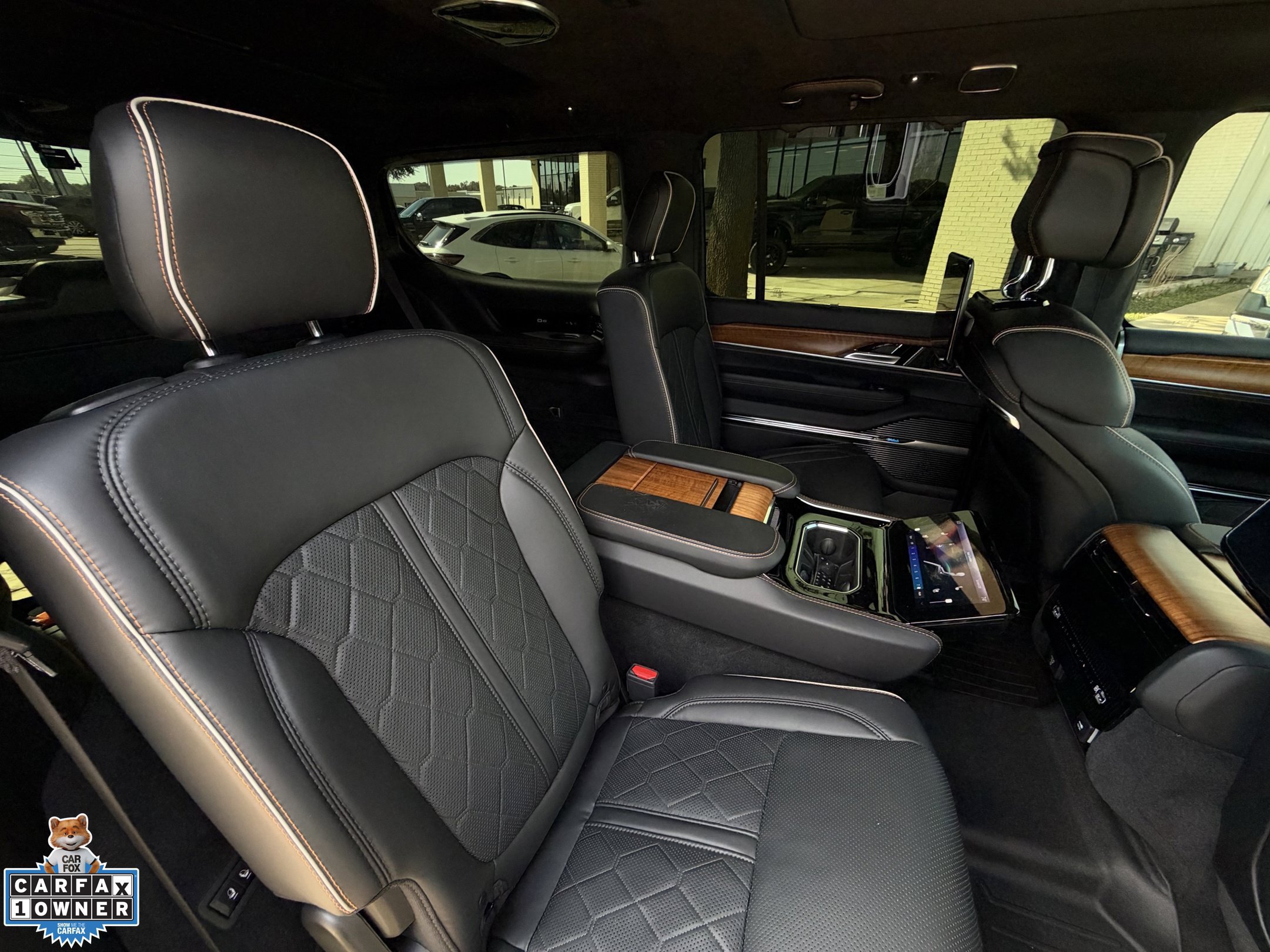 Used 2024 Jeep Grand Wagoneer Series III w/ Rear Seat Video Group 1 AWD/4WD image 31