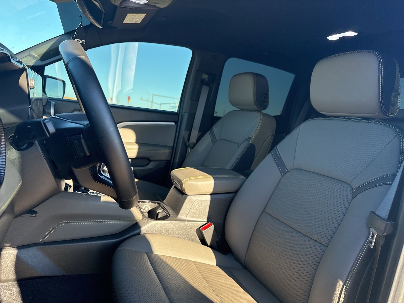 Used 2025 Chevrolet Colorado ZR2 w/ Technology Package image 11