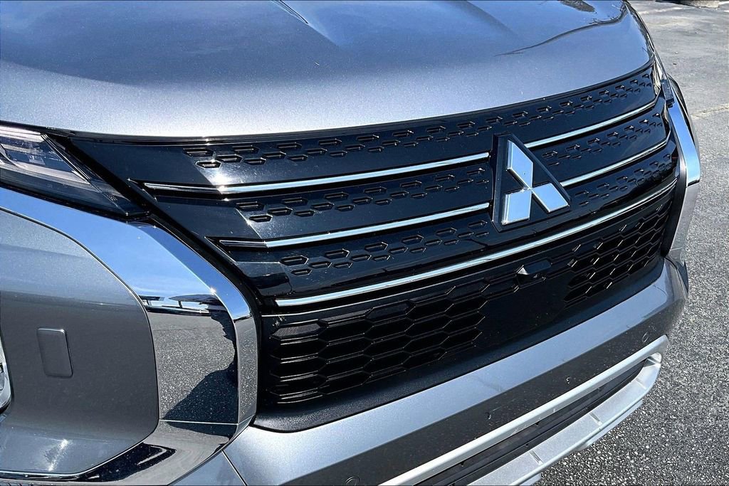 Used 2024 Mitsubishi Outlander SE Black Edition image 32