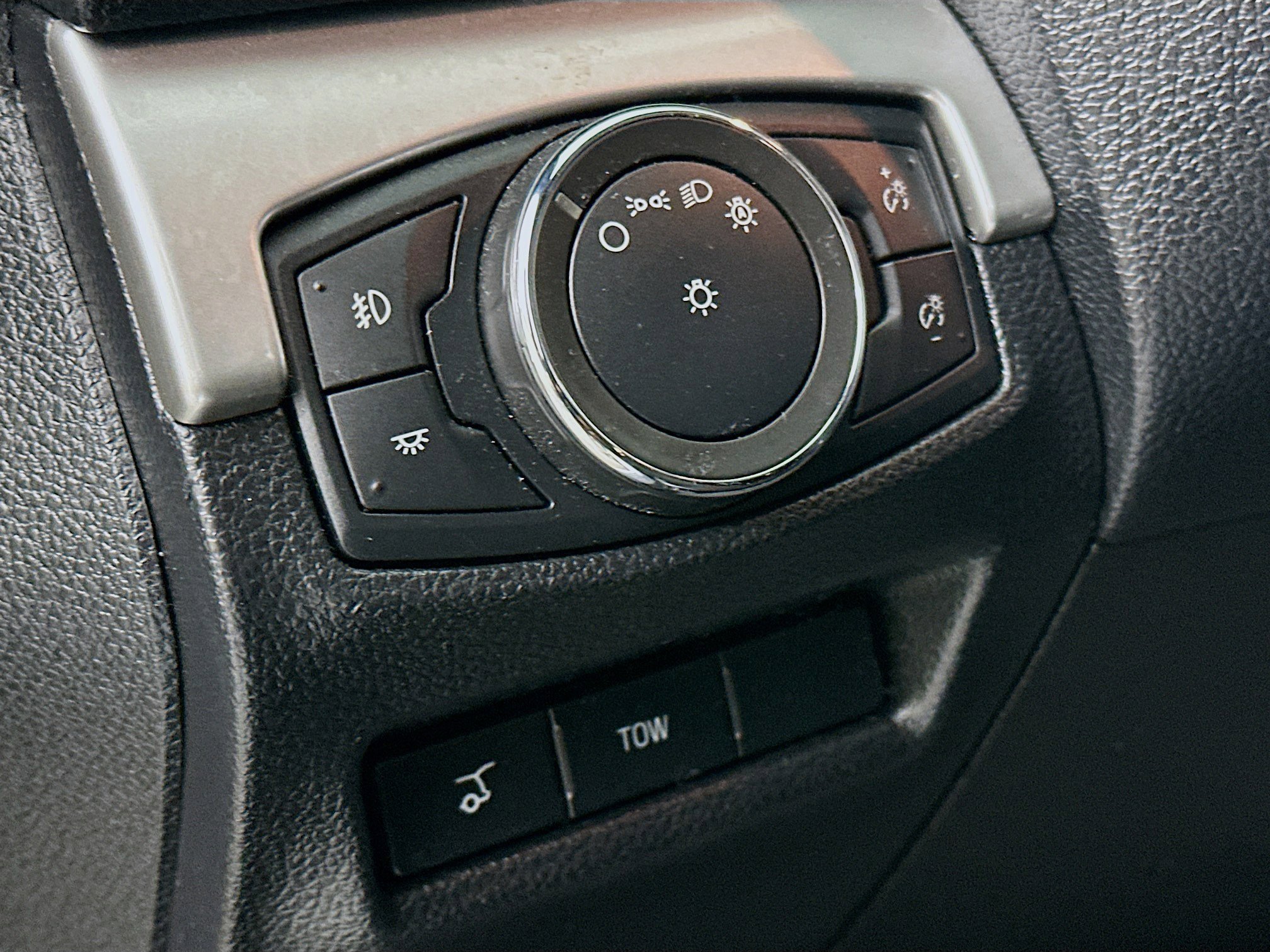 Used 2017 Ford Explorer XLT w/ Equipment Group 201A image 16