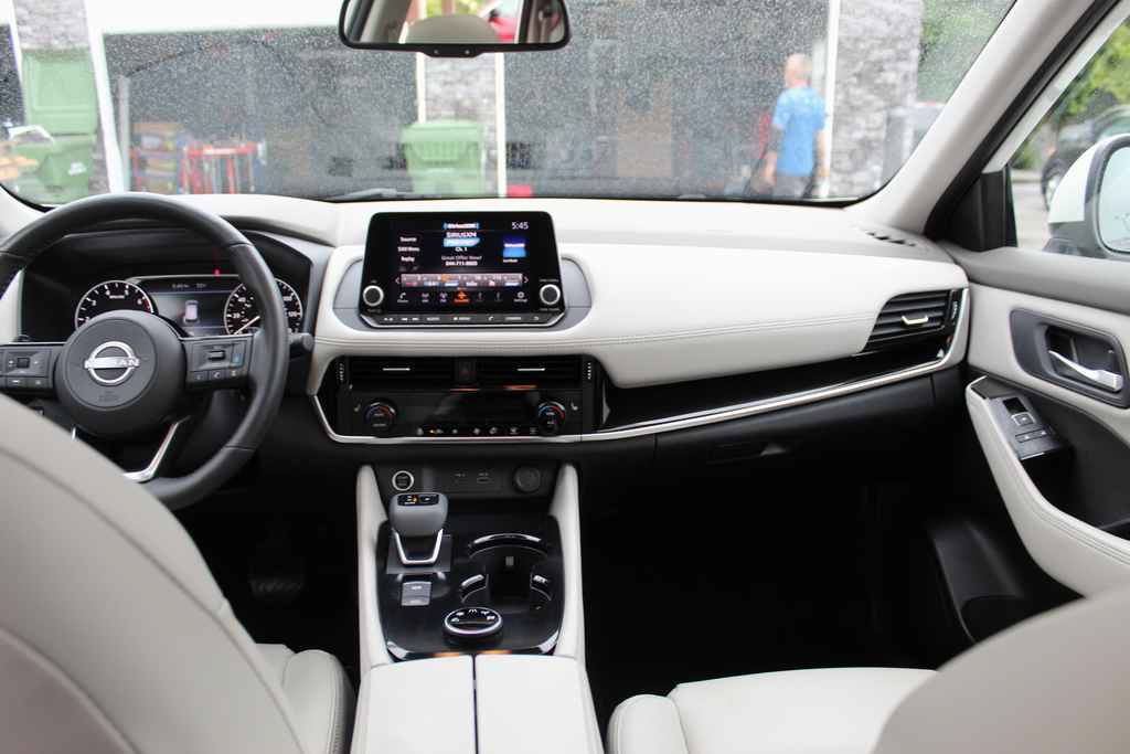 Used 2023 Nissan Rogue SL AWD/4WD image 29