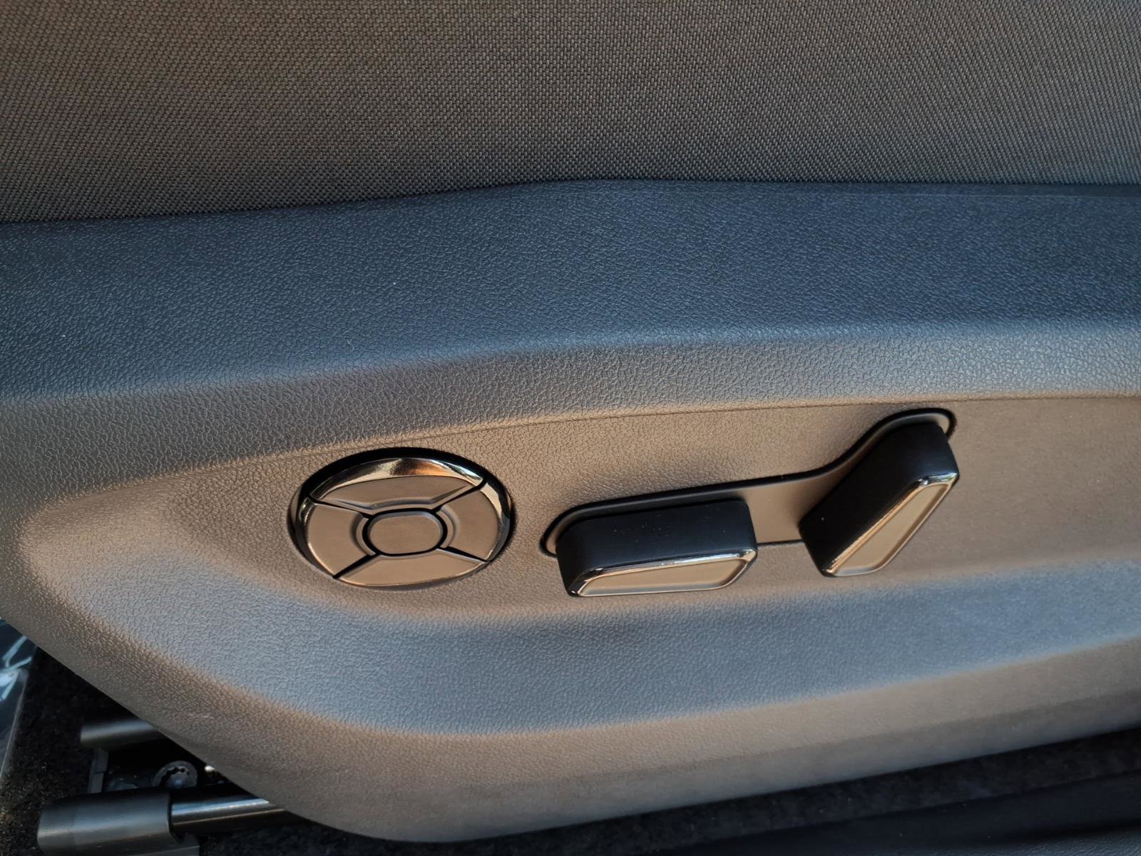 New 2026 Volkswagen Tiguan SE R-Line image 12