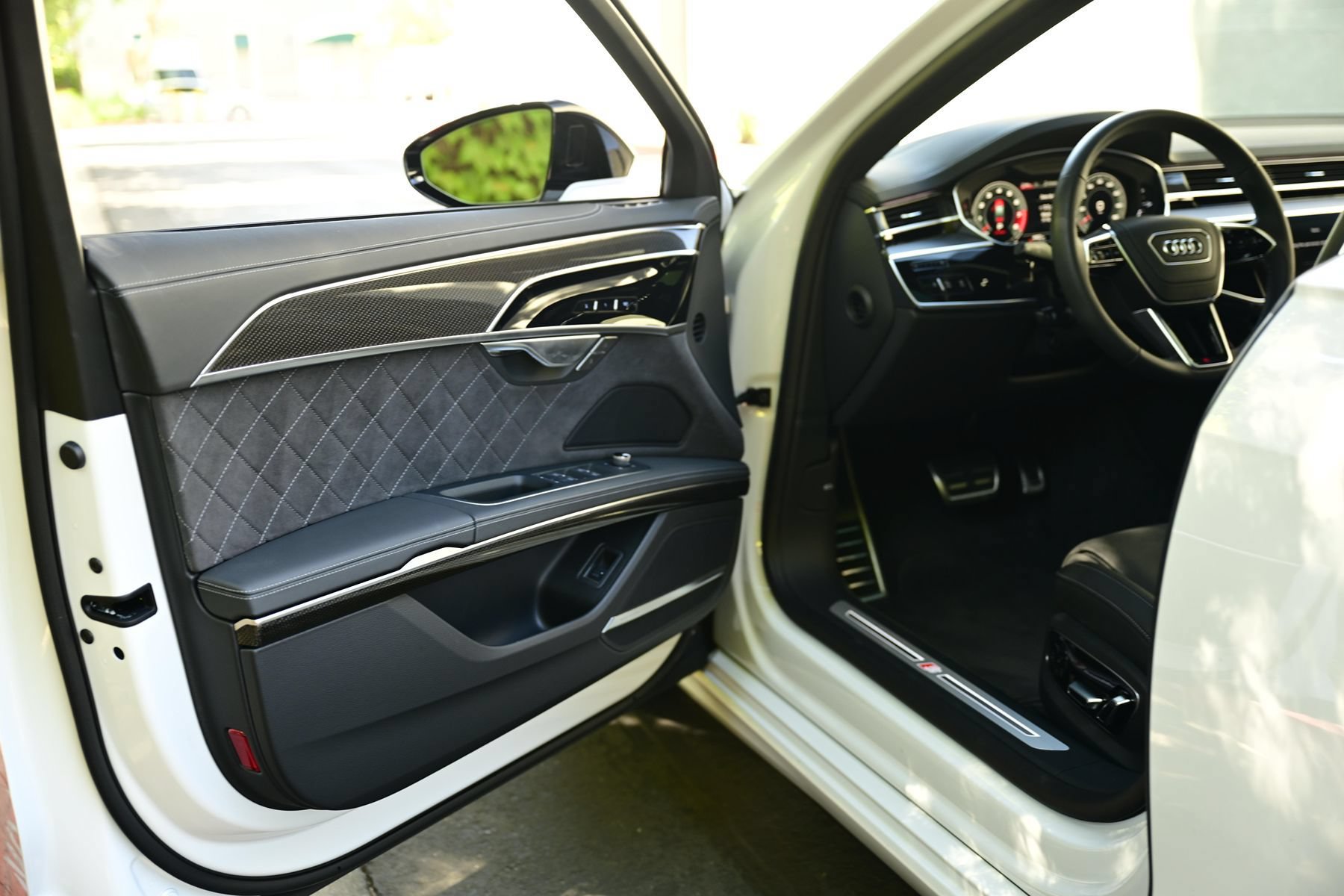 Used 2025 Audi S8 w/ Executive Package AWD/4WD image 22
