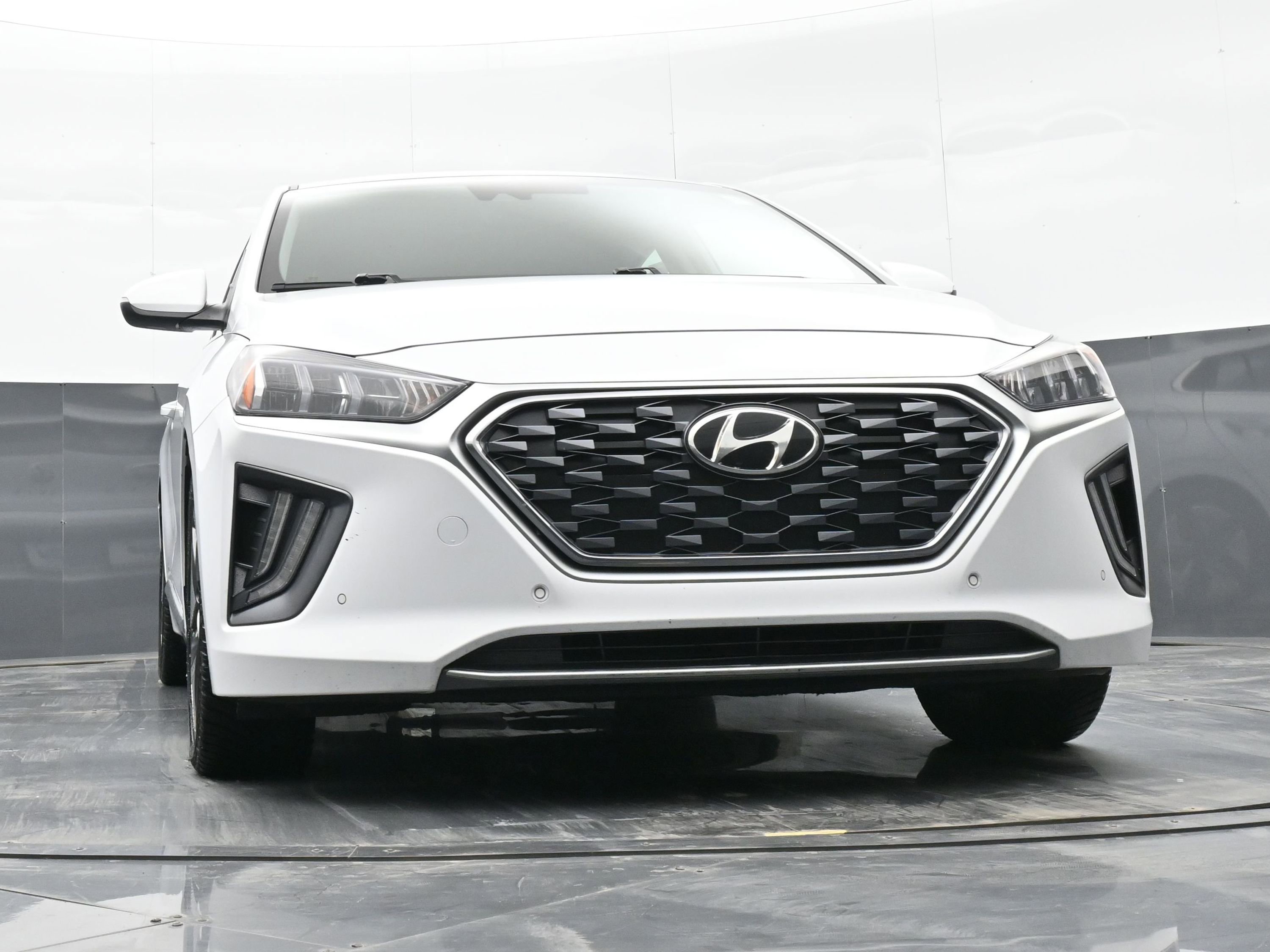 Used 2020 Hyundai Ioniq Limited image 39