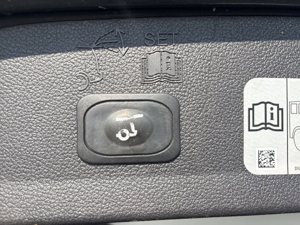 Used 2018 Ford Escape Titanium w/ Ford Safe & Smart Package image 15