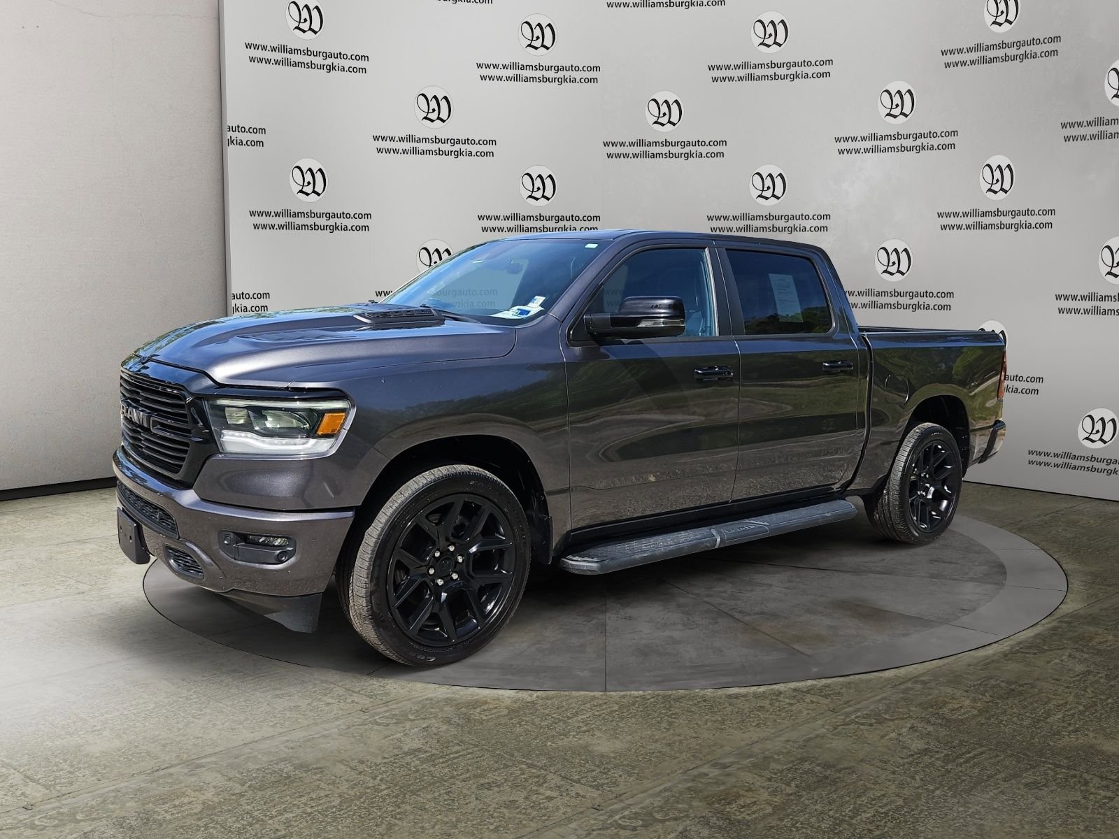 Used 2023 RAM 1500 Laramie AWD/4WD image 1