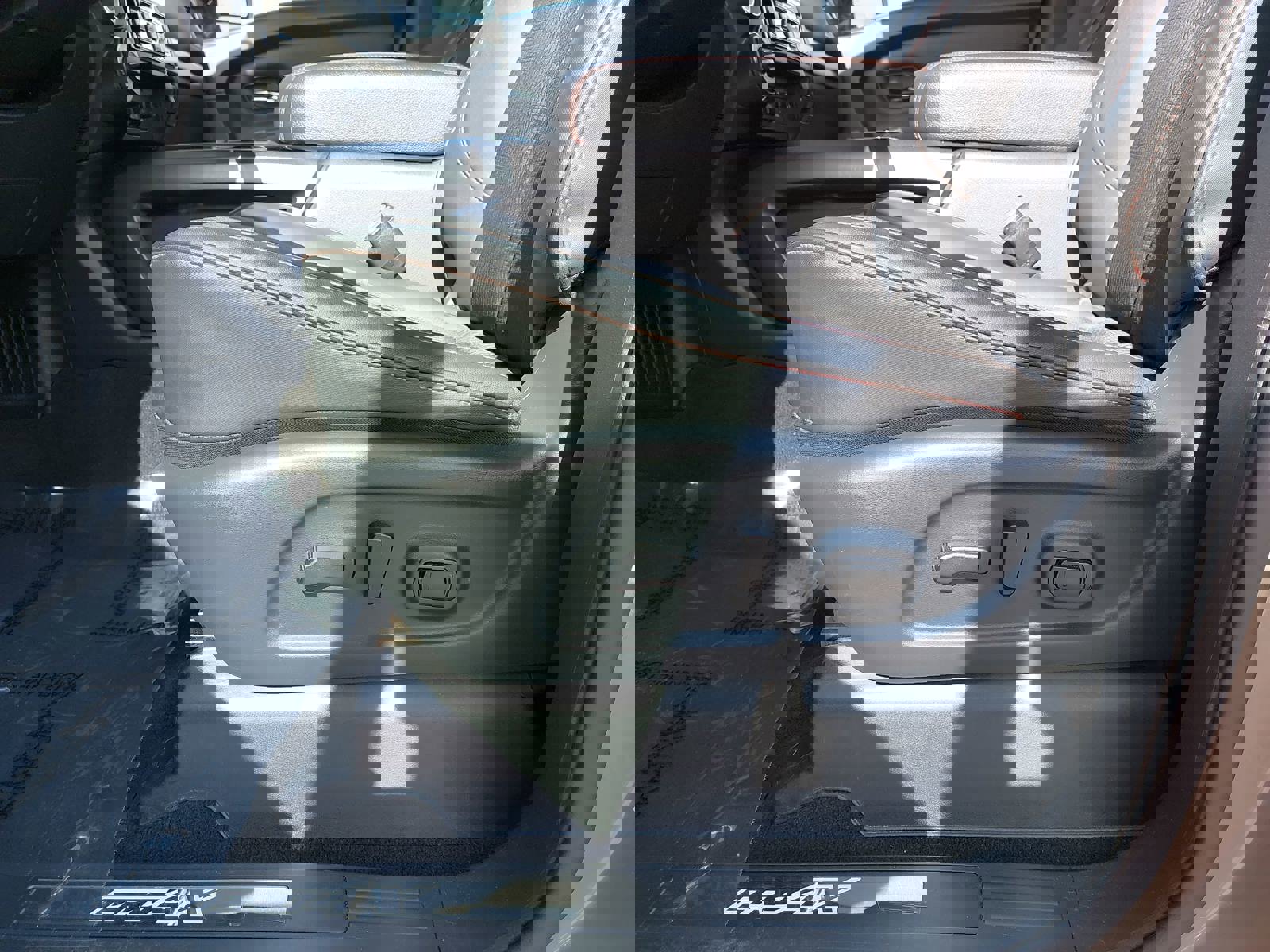 Used 2024 Nissan Titan PRO-4X image 29