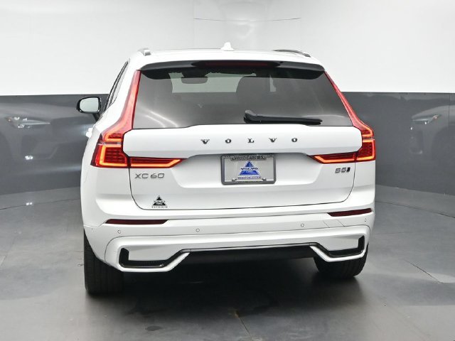 Used 2024 Volvo XC60 B5 Plus AWD/4WD image 7
