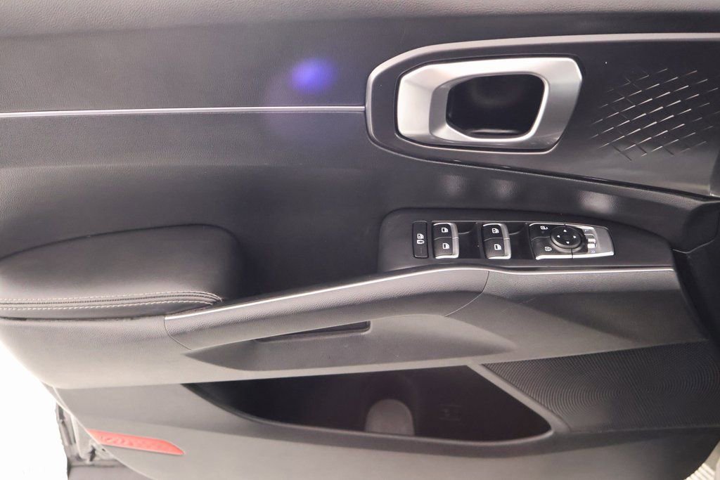 Used 2024 Kia Sorento S image 17