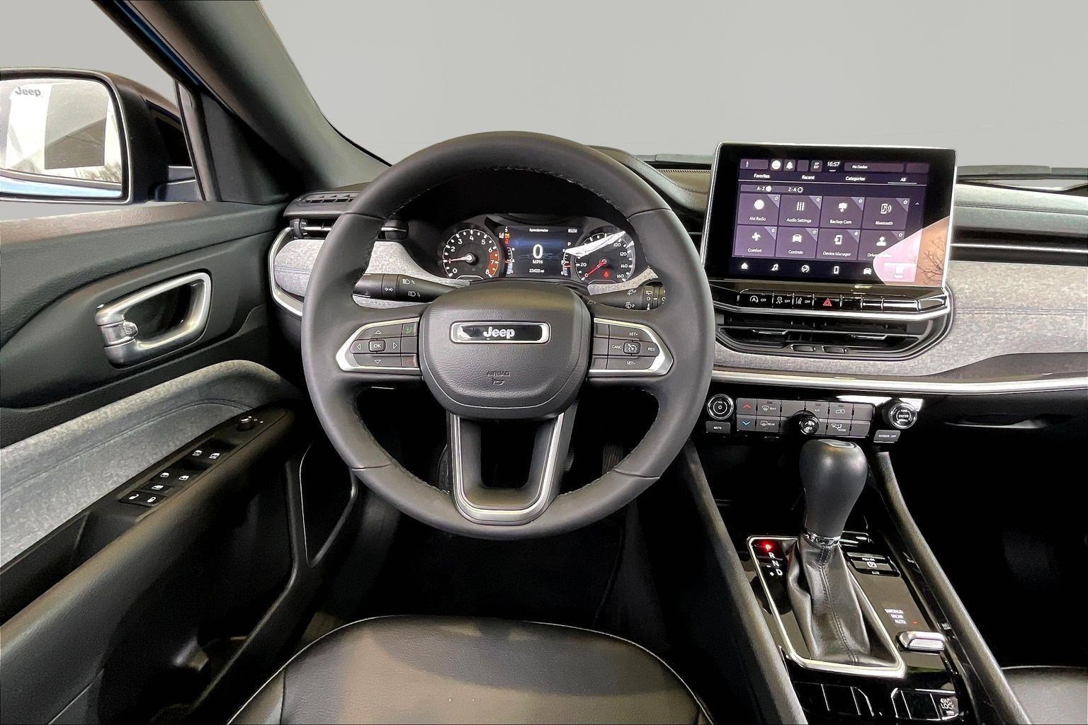 Used 2023 Jeep Compass Latitude image 9