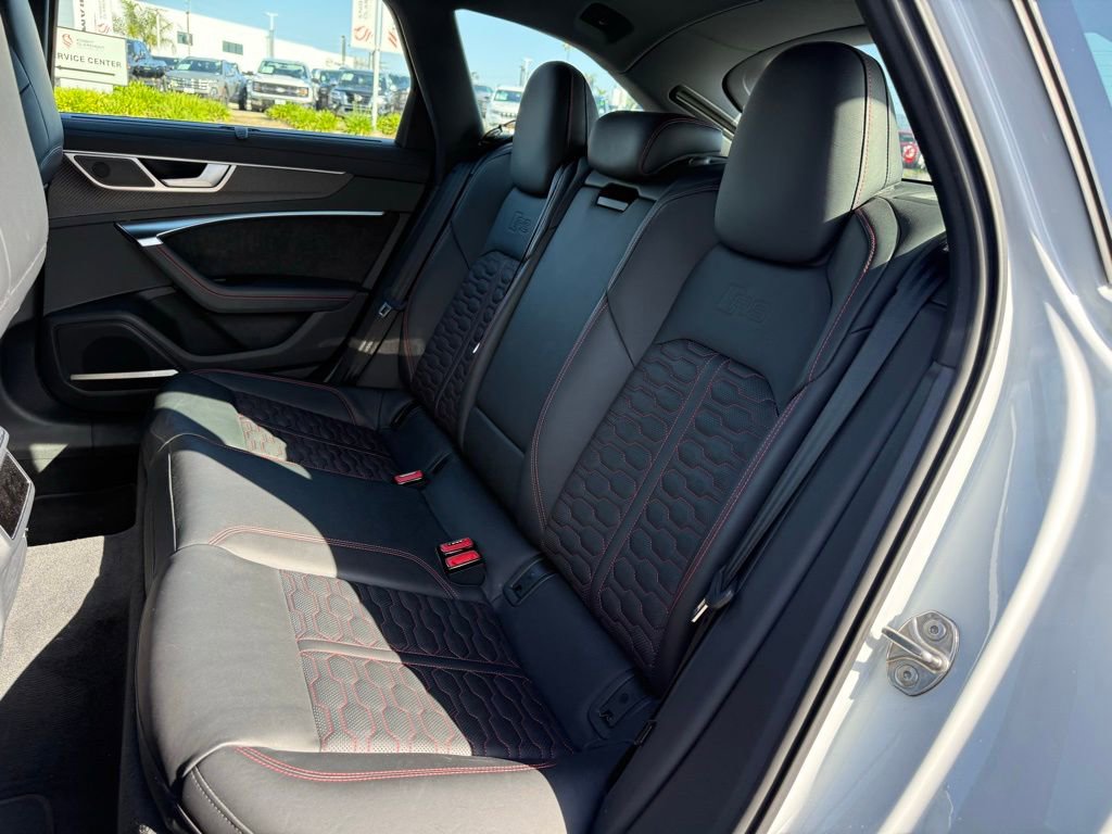 Used 2021 Audi RS 6 w/ Executive Package AWD/4WD image 4