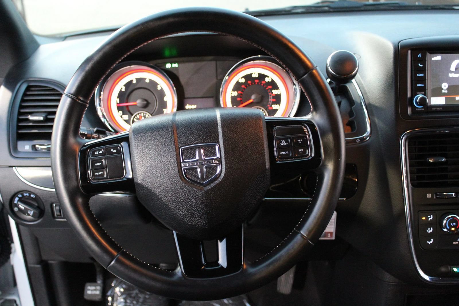 Used 2019 Dodge Grand Caravan SE FWD image 14