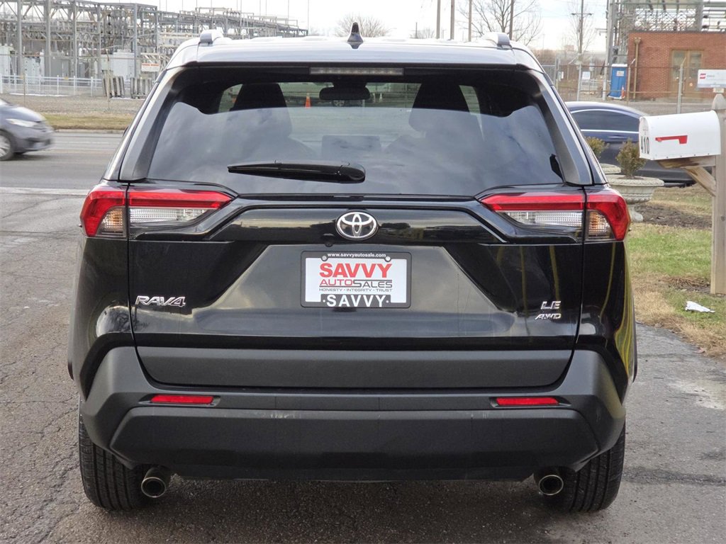 Used 2021 Toyota RAV4 LE image 11