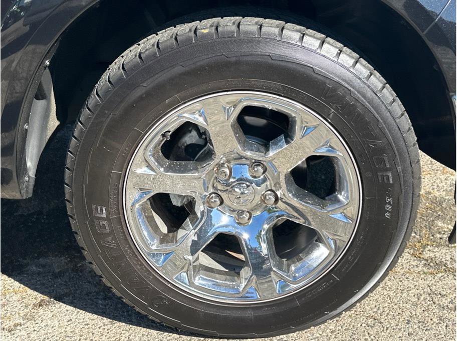 Used 2017 RAM 1500 Laramie w/ Convenience Group image 10