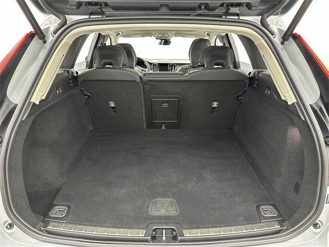 Used 2025 Volvo XC60 B5 Plus image 24