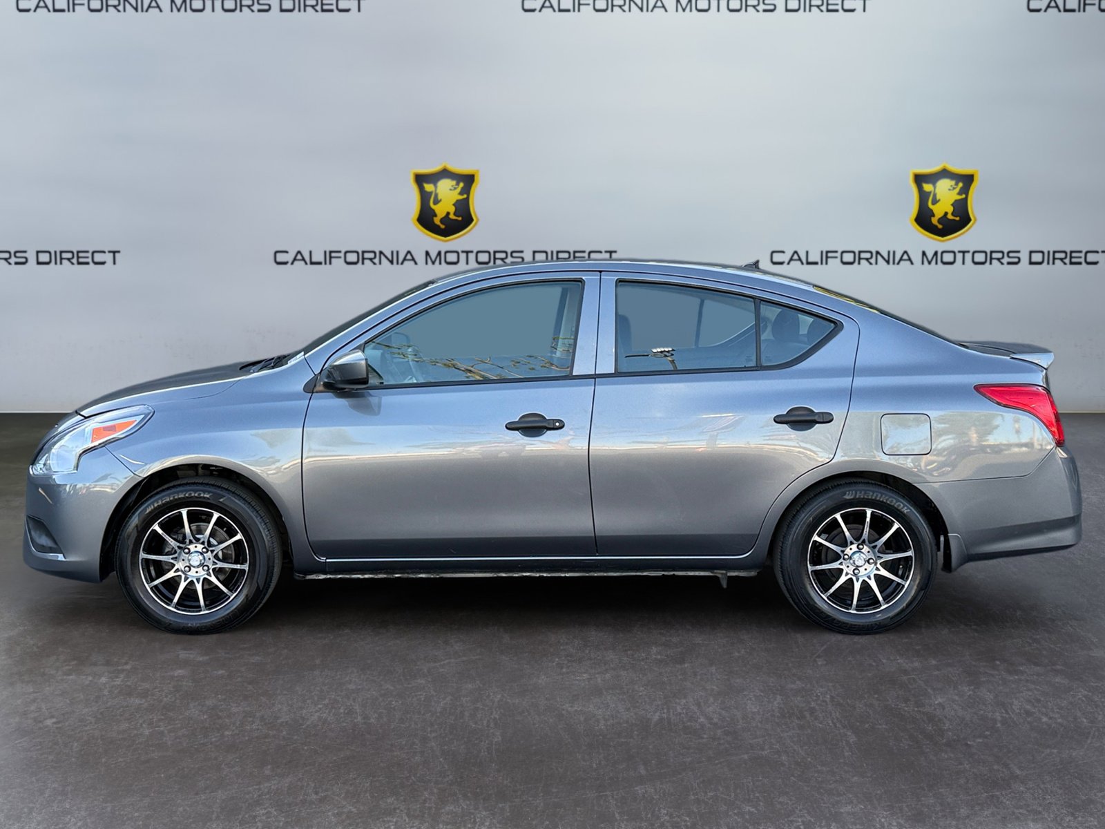 Used 2017 Nissan Versa S Plus FWD image 2