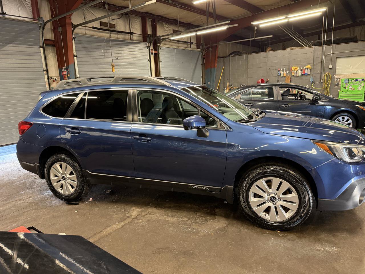 Used 2019 Subaru Outback 2.5i Premium w/ Popular Package #2 AWD/4WD image 4