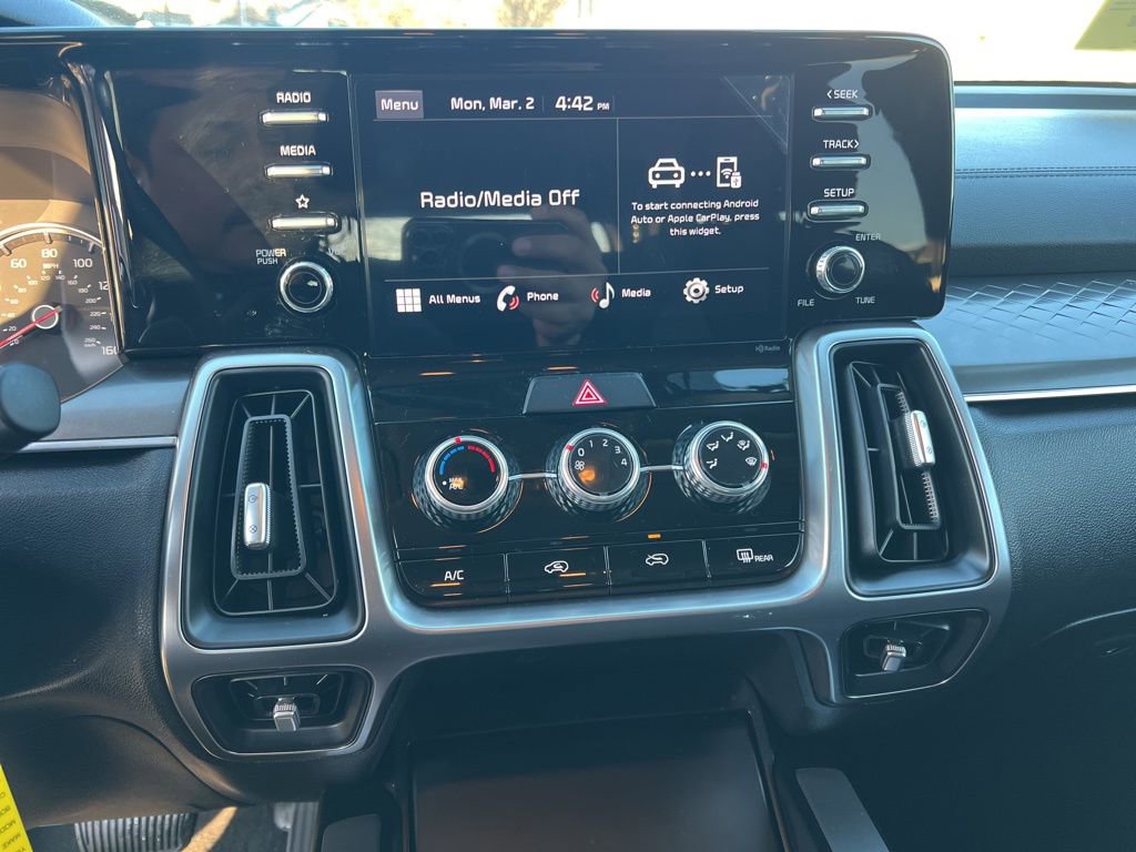 Used 2023 Kia Sorento LX image 18