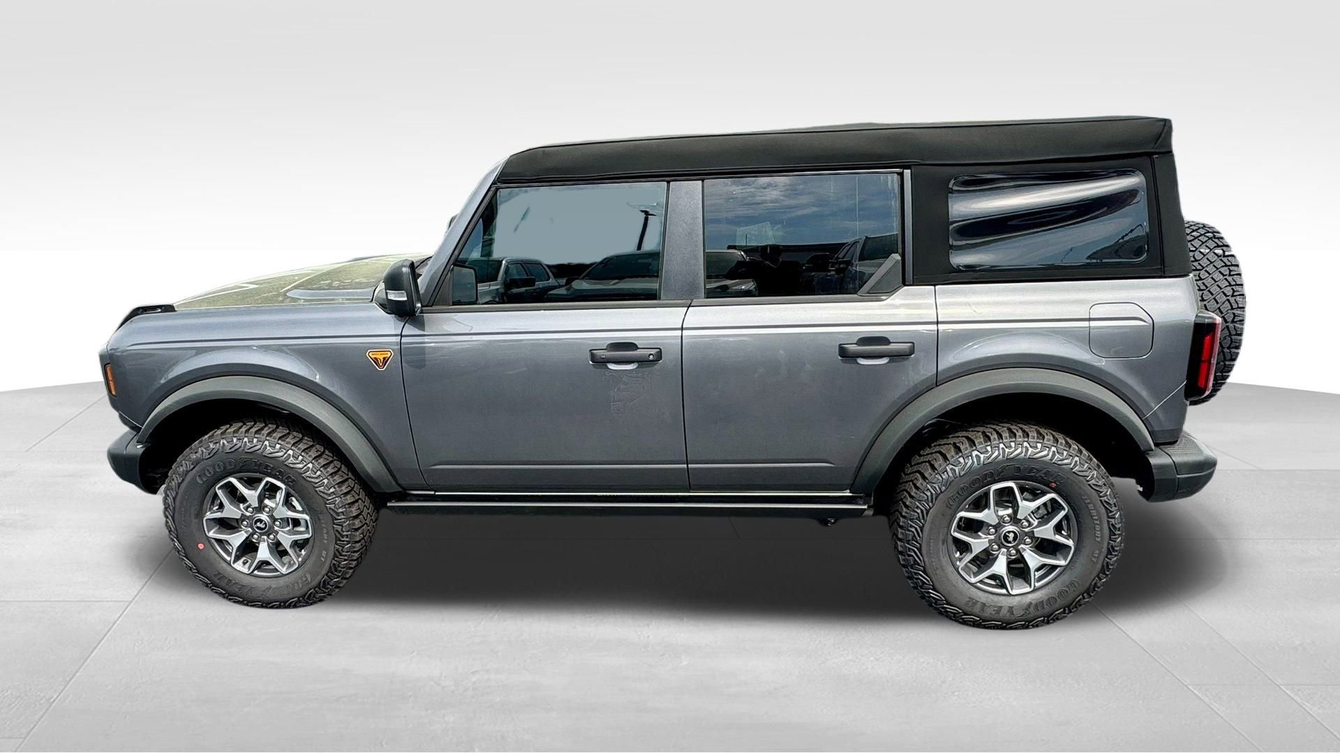 New 2025 Ford Bronco Badlands image 13