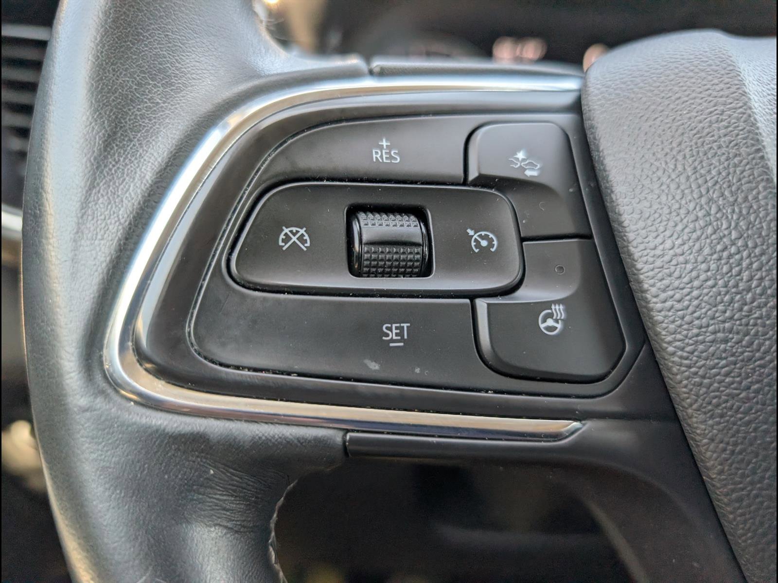 Used 2023 Buick Envision Essence AWD/4WD image 19