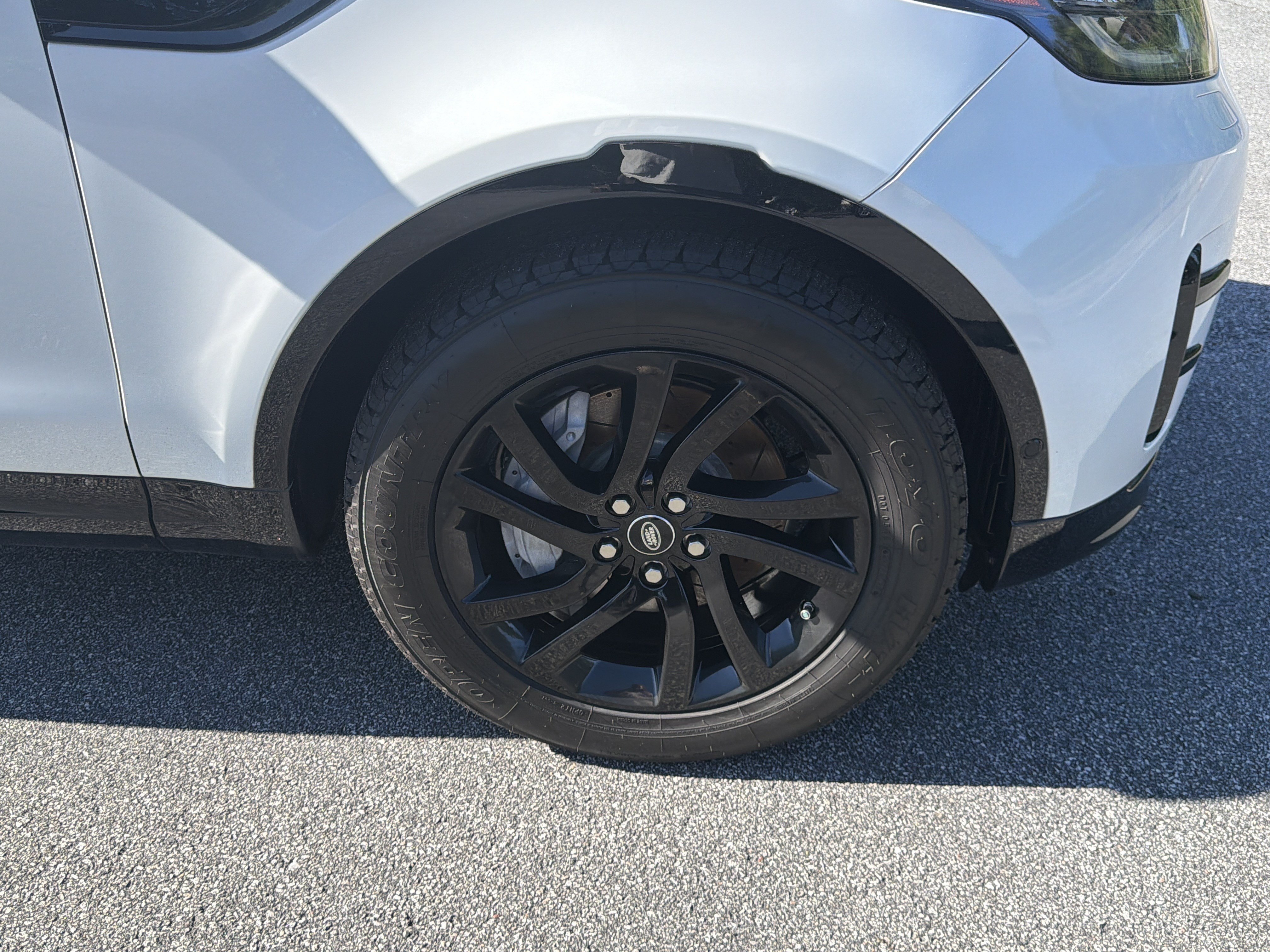 Used 2020 Land Rover Discovery Landmark AWD/4WD image 14