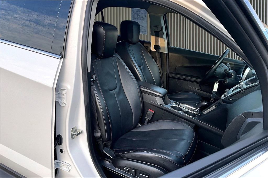 Used 2017 Chevrolet Equinox Premier w/ Enhanced Convenience Package image 8