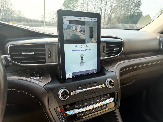 Used 2020 Ford Explorer Platinum w/ Premium Technology Package image 10