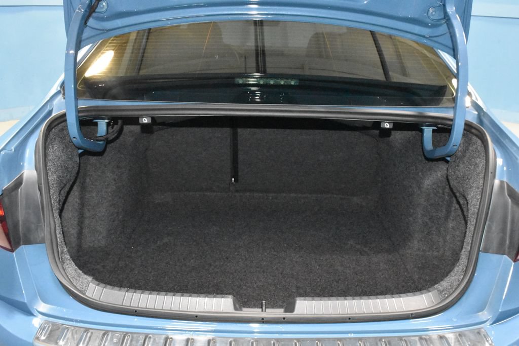 Used 2025 Volkswagen Jetta SE FWD image 30