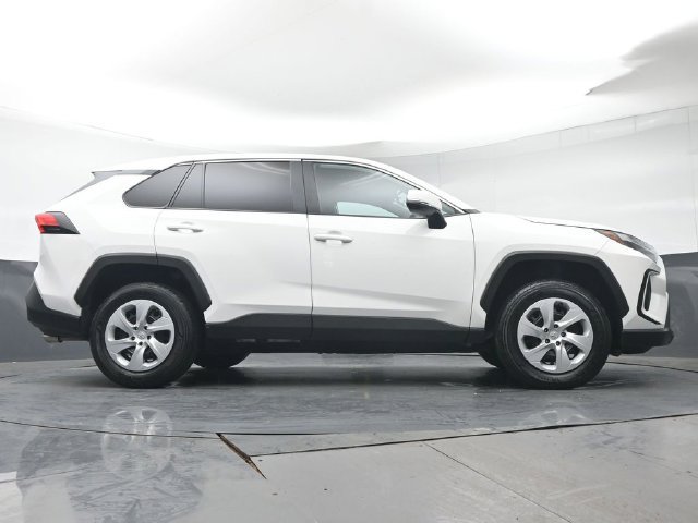 Certified 2025 Toyota RAV4 LE AWD/4WD image 31
