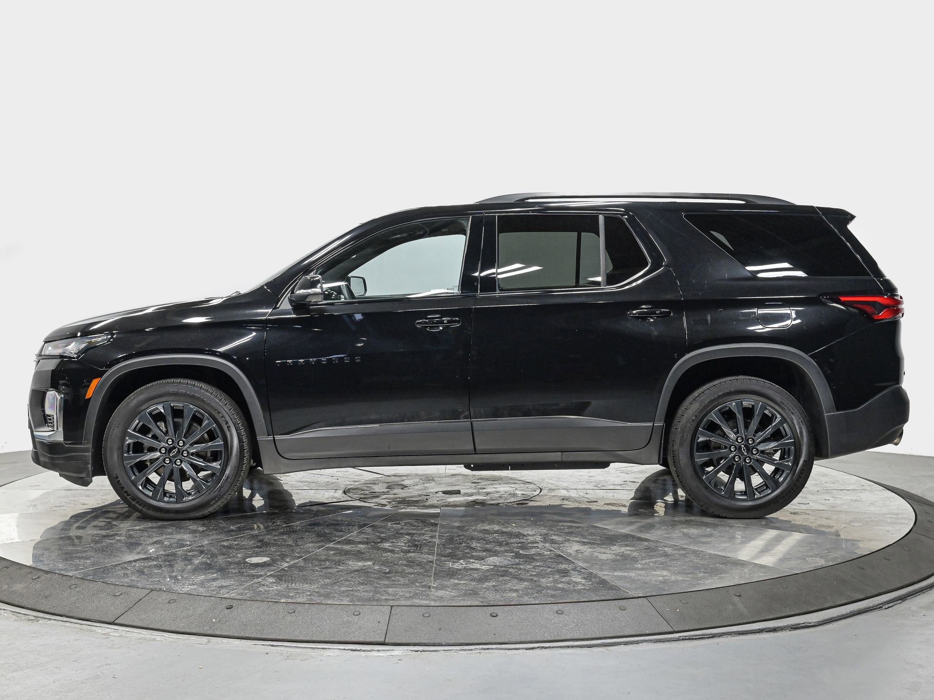 Used 2023 Chevrolet Traverse RS AWD/4WD image 2