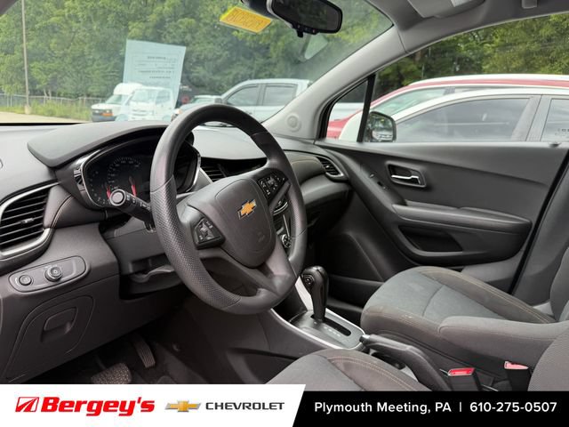 Used 2020 Chevrolet Trax LS w/ Tint and Cruise Package FWD image 9