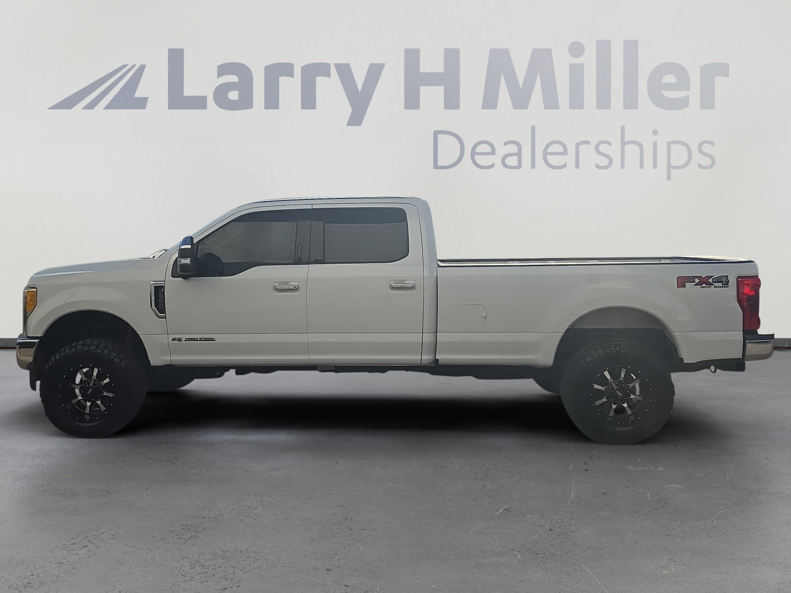 Used 2017 Ford F350 Lariat w/ Chrome Package AWD/4WD image 2