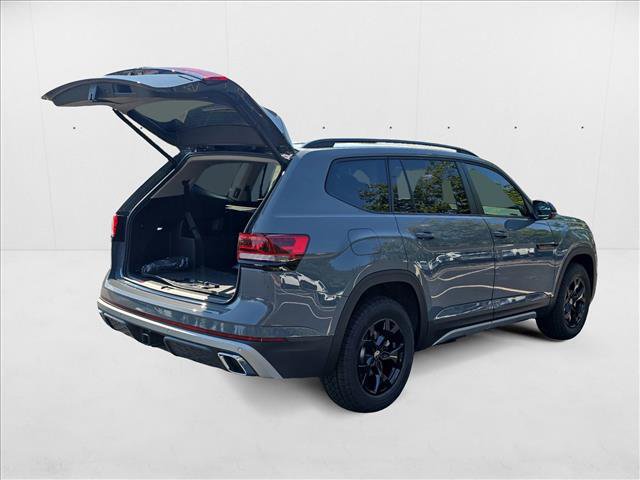 New 2026 Volkswagen Atlas Peak Edition image 2