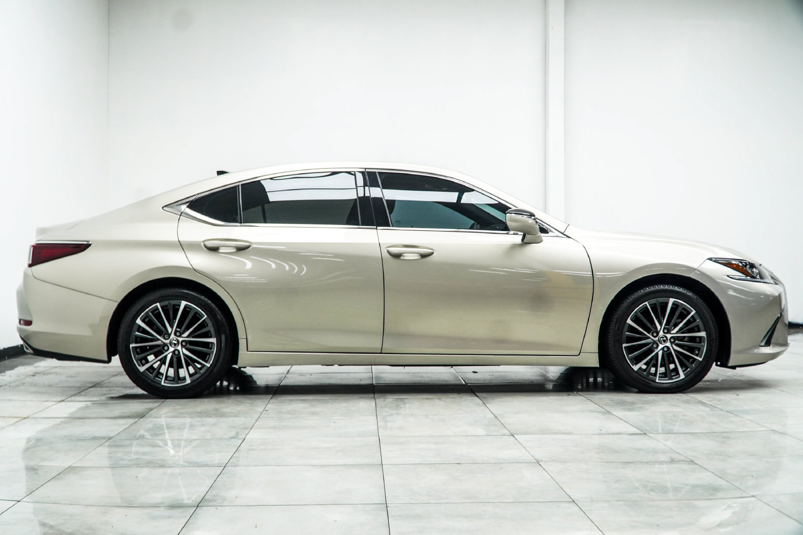 Used 2023 Lexus ES 350 w/ Premium Package FWD image 10