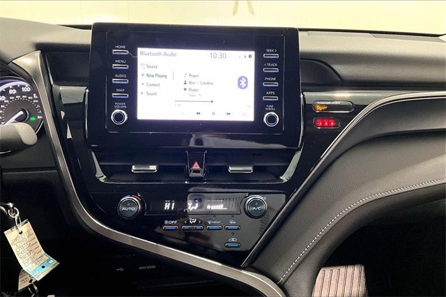 Used 2024 Toyota Camry SE image 15