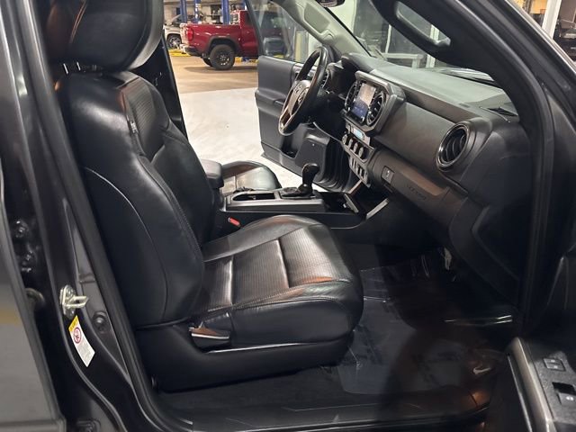 Used 2020 Toyota Tacoma TRD Off-Road w/ TRD Premium Off Road Package image 37