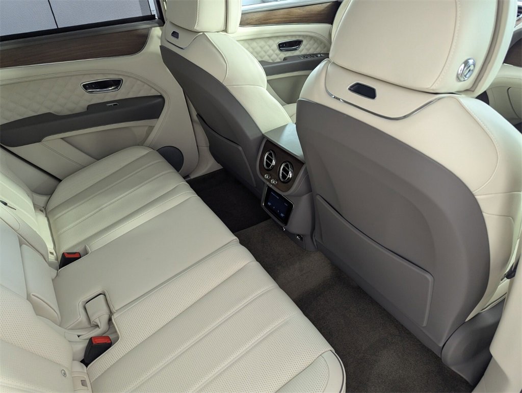 Used 2023 Bentley Bentayga image 30