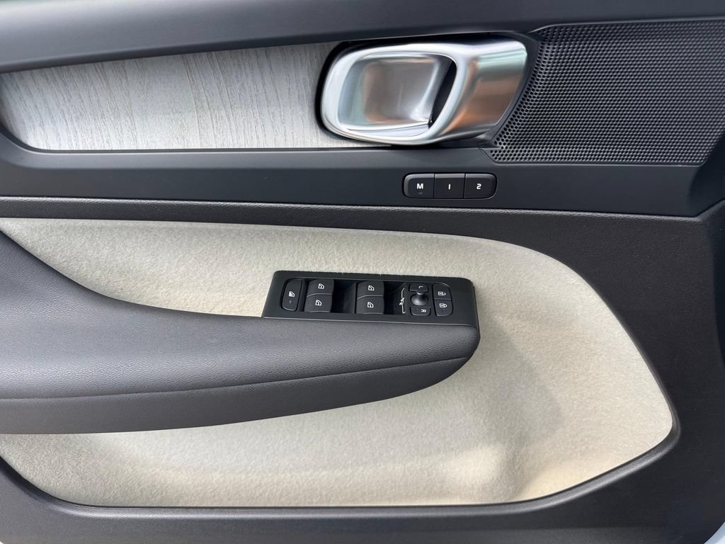 Certified 2026 Volvo XC40 B5 Plus AWD/4WD image 16