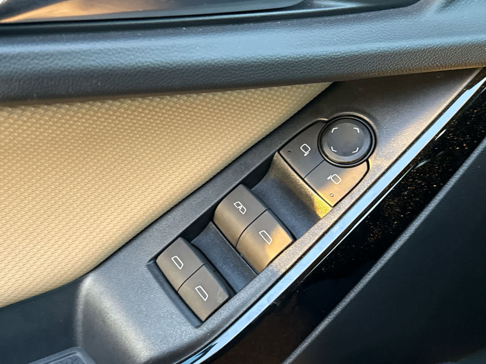 Used 2026 Chevrolet Equinox ACTIV image 24